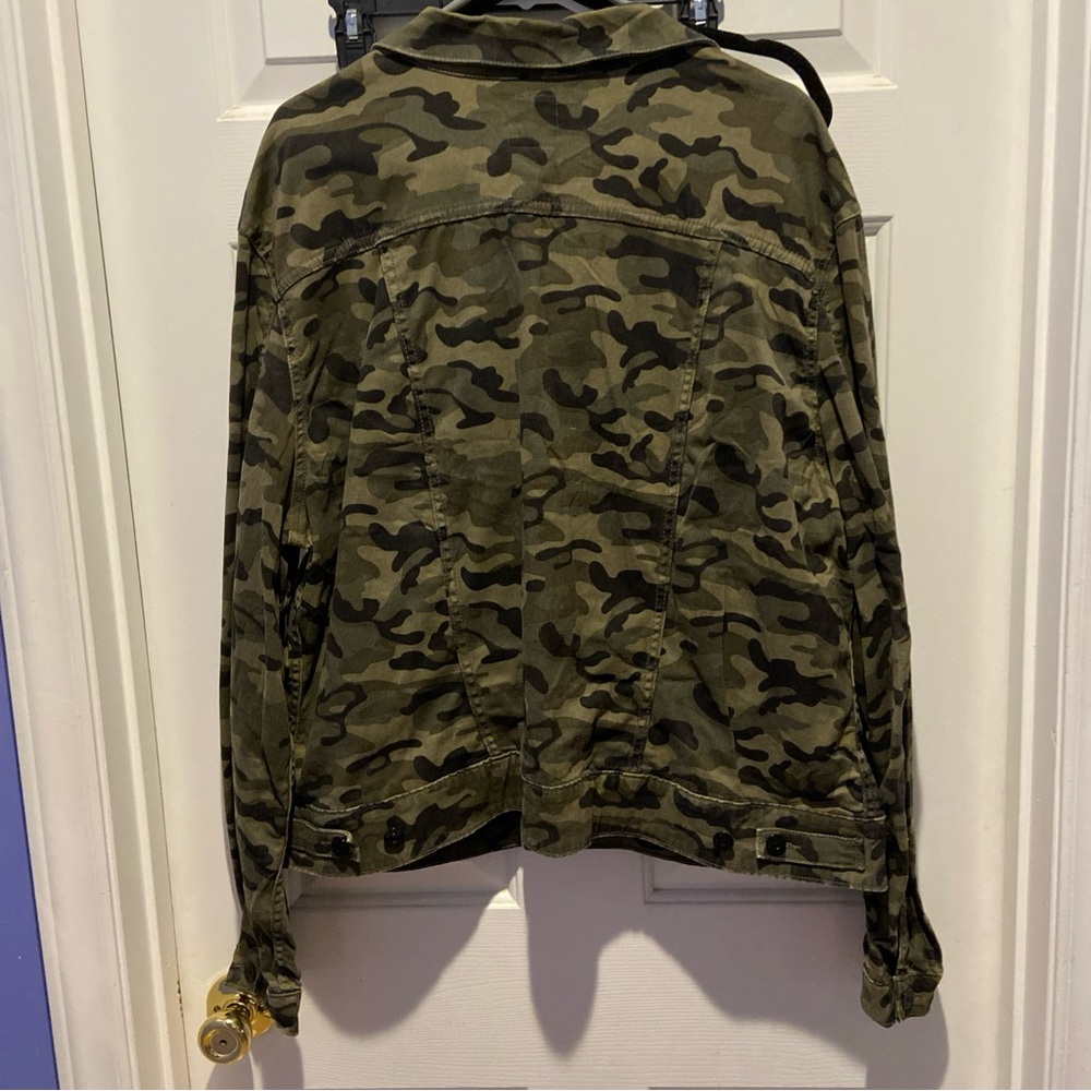 LuLaRoe Camo Print Jean Jacket 3XL in EUC - Picture 3 of 12